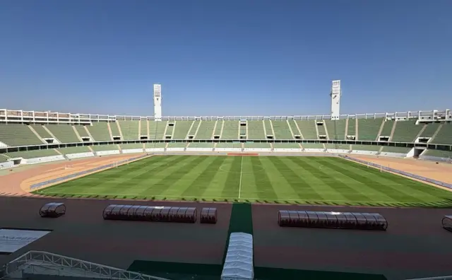 Vue du stade Adrar, qui devrait accueillir la Coupe d'Afrique des nations 2025 et la Coupe du monde de football 2030.