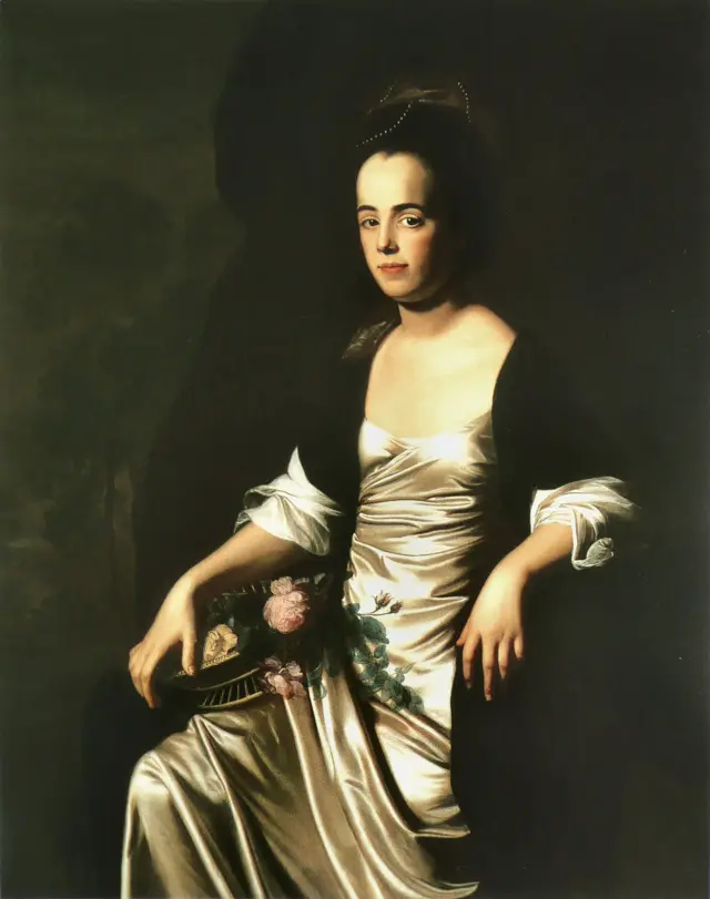Retrato al óleo de una persona sentada con vestido claro y manto oscuro, sosteniendo un abanico floral sobre el regazo.