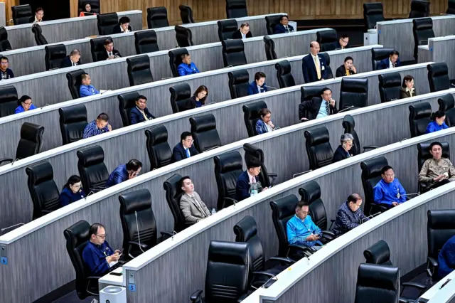 สว. ชุดปัจจุบันมาจากการเลือกกันเองในกลุ่มอาชีพรวม 20 กลุ่ม