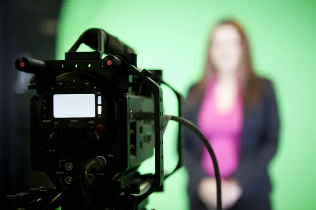 පොදුවේ මාධ්‍ය ක්ෂේත්‍රයට එල්ල වී තිබෙන බලපෑම වර්තමානය වන විට ඉතා ශීඝ්‍රයෙන් වර්ධනය වෙමින් පවතින අතර, මාධ්‍ය ක්ෂේත්‍රයේ සේවයේ නියුතු මාධ්‍යවේදිනියෝ විවිධාකාර බලපෑම්වලට මුහුණ පා සිටිති.