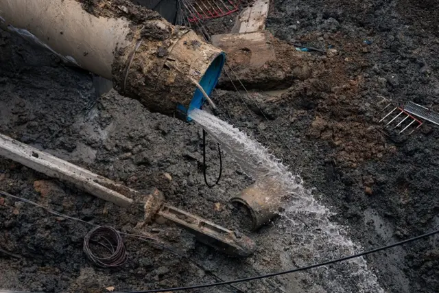 ถนนทรุดตัว 