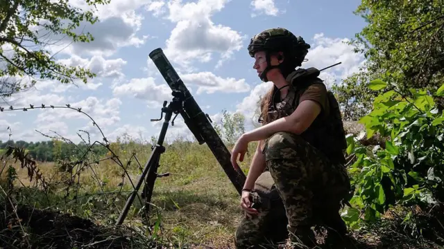 Жінка-військова на фронті