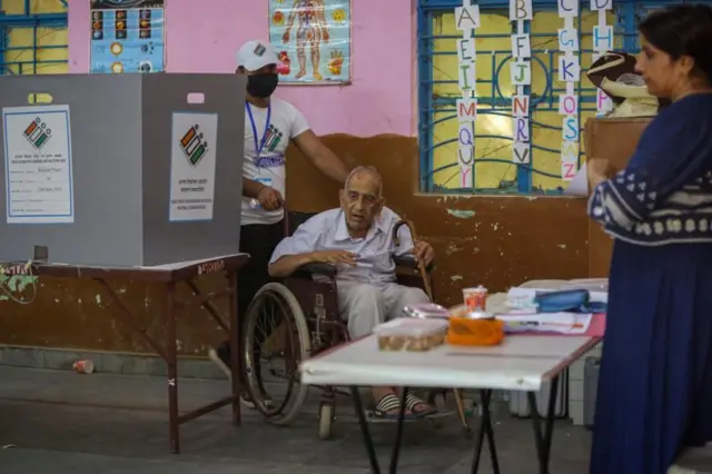 પ્રતીકાત્મક તસવીર