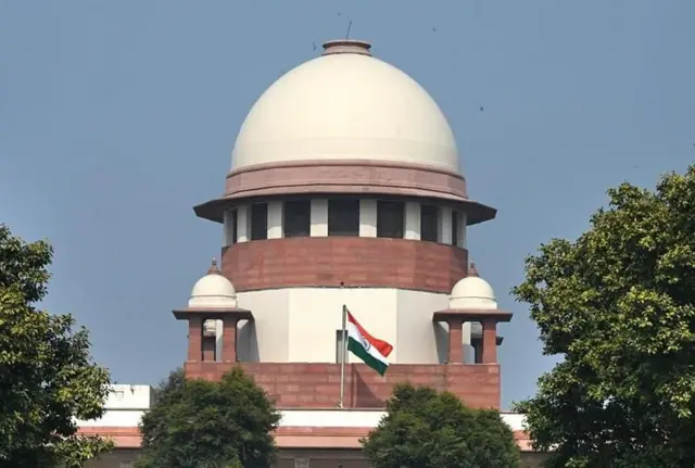 सर्वोच्च न्यायालयाचे सरन्यायाधीश सूर्यकांत आणि न्यायमूर्ती जॉयमाला बागची यांच्या खंडपीठासमोर संगीतावरील वादाशी संबंधित याचिकेवर सुनावणी केली.