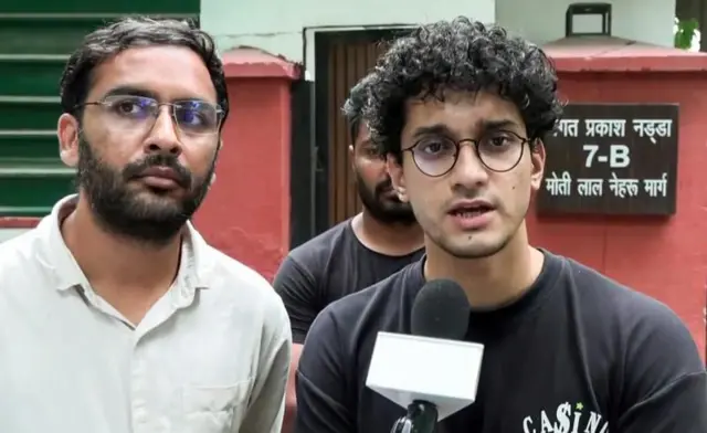 केंद्रीय मंत्री जेपी नड्डा यांच्या पत्रकार परिषदेनंतर, कॉक्रोच जनता पार्टीचे मुख्य प्रवक्ते सौरभ दास म्हणाले की, शिक्षण मंत्री धर्मेंद्र प्रधान यांच्याबाबत कोणतीही तडजोड केली जाणार नाही.