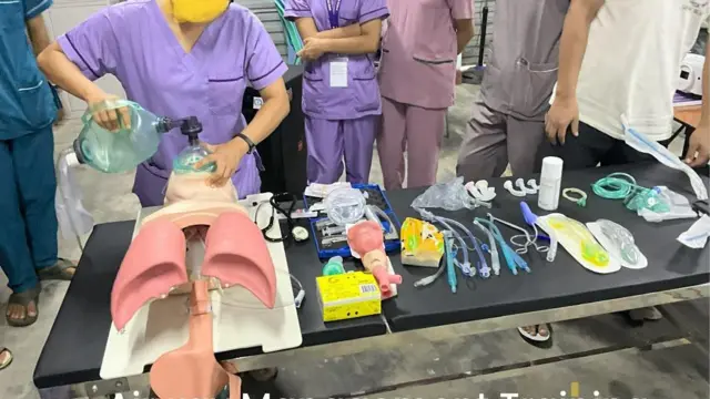 ဗုံးသံကြားကဆေးရုံတွေမှာ လက်တွေ့ဆင်းသူတွေ