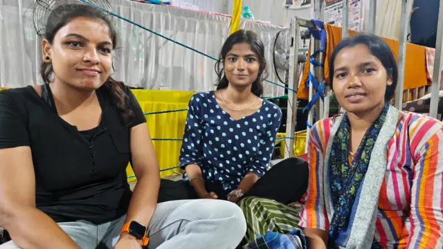 प्रदर्शनकारी स्टूडेंट