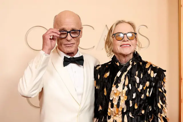 Эд Харрис и Эми Мэдиган на 98-й церемонии вручения премии «Оскар» в театре Dolby 15 марта 2026 года.