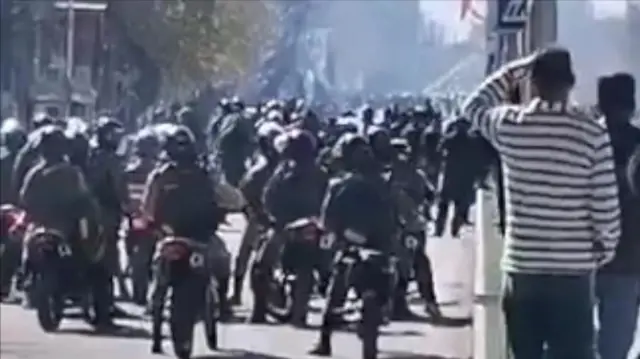 تصویری از حضور سنگین نیروهای امنیتی در اعتراضات ایران