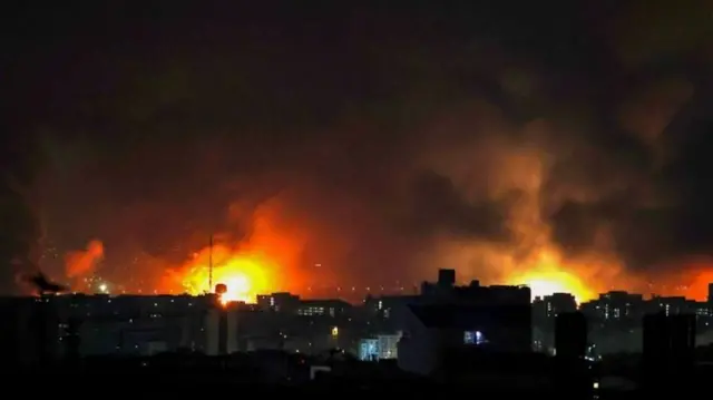 या विमानतळाच्या नेमक्या कोणत्या भागांवर बॉम्बस्फोट करण्यात आला हे अद्याप स्पष्ट झालेलं नाही.