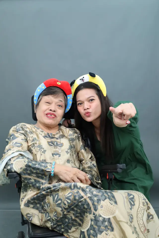 Angeli Barus bersama ibu