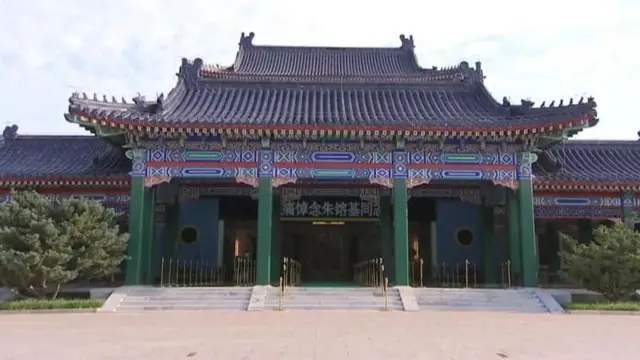 北京八寶山革命公墓正門（18/8/2026）