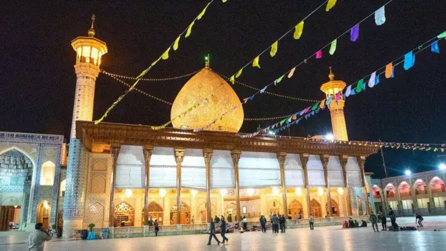 تعرض ضريح شاه جراغ لهجوم آخر العام الماضي، مما أسفر عن مقتل 13 شخصاً