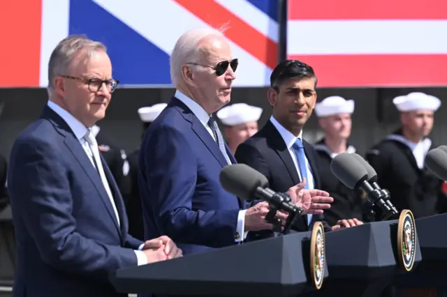 औकुसका तीन देशका प्रतिनिधिहरू