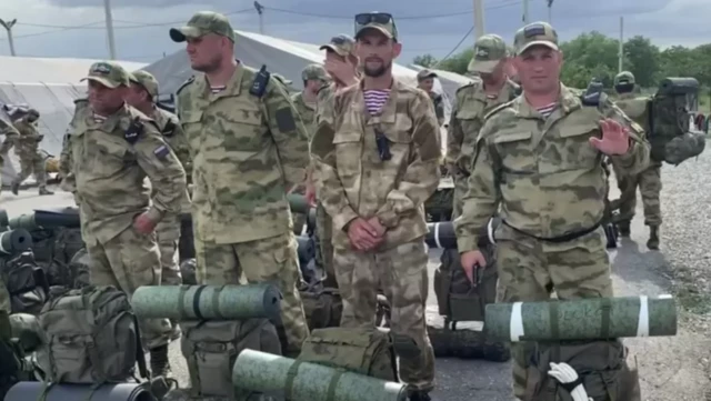 Айрым ыктыярчылар жүзүн көрсөтүүдөн коркпойт (бул сүрөттүн макаланын каармандарына тиешеси жок)