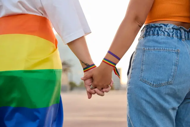 Azərbaycan Bakı 2017-ci ildə geylərin həbsi LGBTQİ+ icması üzvlərinin həbsi trans bireylər kuir kuirlər kuirlərin həyatı LGBTQİ+ fərdlərinin həyatı cinsi azlıqların problemləri cinsi azlıqların pozulan hüquqları