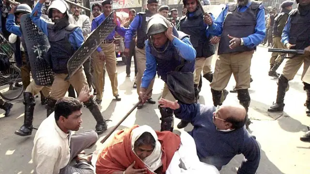 বাংলাদেশে বিরোধী দলের প্রতি পুলিশের আচরণ নিয়ে সমালোচনা বরাবরই