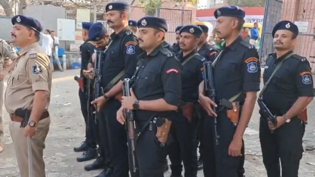 રાજકોટ જંગલેશ્વરમાં ડિમોલિશન, પોલીસ સુરક્ષા, ગેરકાયદેસર બાંધકામ અને દબાણ તોડવાની કામગીરી 