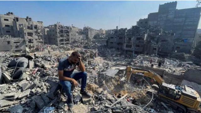 গাজার জাবালিয়ার রিফিউজি ক্যাম্পে হামলার পরের চিত্র