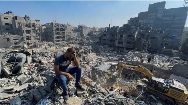 গাজার জাবালিয়ার রিফিউজি ক্যাম্পে হামলার পরের চিত্র