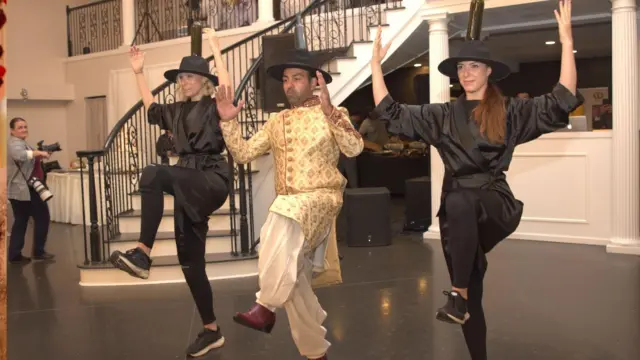 साथ डांस करते सफ़ी और सैमी