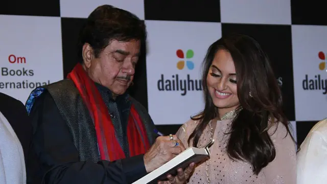 शत्रुघ्न सिंहा अपनी बेटी सोनाक्षी के साथ