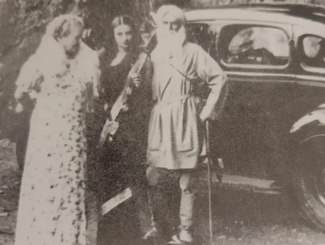 अमृता शेरगिल अपने माता पिता के साथ