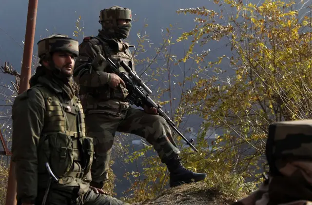 উরি হামলার পরও দুই দেশের মধ্যে তীব্র উত্তেজনার আবহে সীমান্তে সামরিক তৎপরতা দেখা গিয়েছিল