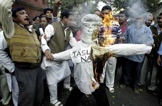 ভারতে তসলিমা নাসরীনের বিরুদ্ধে বিক্ষোভ, ২০০৪ সালে