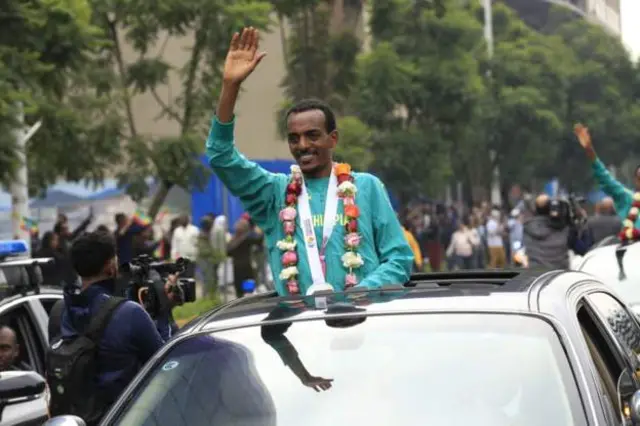 Atileet Taammiraat Tolaa maaraatooniin Warqee injifate