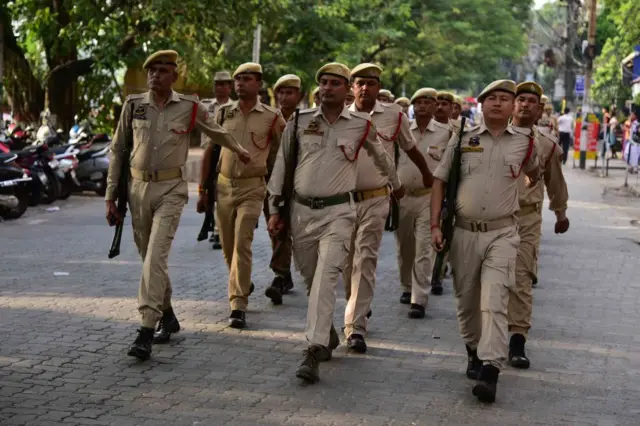 সব ঘটনাতেই মাঝরাতে বড় পুলিশ বাহিনী হানা দিয়েছিল - আসাম পুলিশের প্রতীকী চিত্র