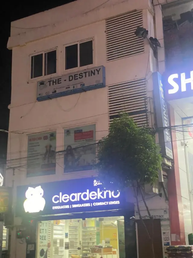 నేరాలు, లండన్, యూకే, వీసాలు, యూట్యూబ్, ఇన్‌స్టా