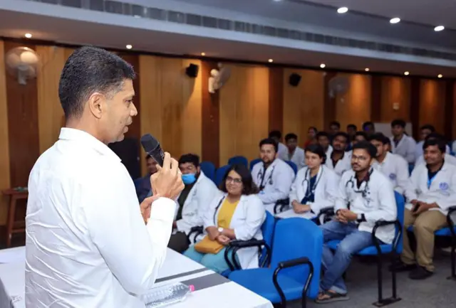 5टी सेक्रेटरी के रूप में पांडियन राष्ट्र के प्रशासनिक तंत्र के लगभग सर्वेसर्वा हो गए थे. 