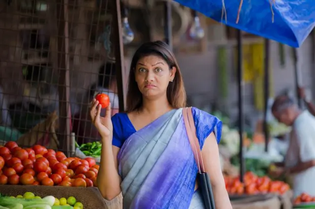 Sperma bilan lablarini yalayotgan er videosi