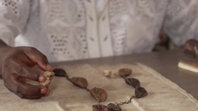 Aworan Babalawo to gbe Ifa janle