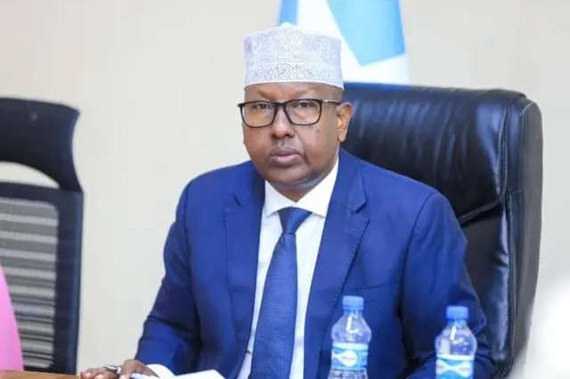 Wasiirka Arrimaha Gudaha, Federaalka iyo Dib-u-heshiisiinta Axmed Macallim Fiqi.