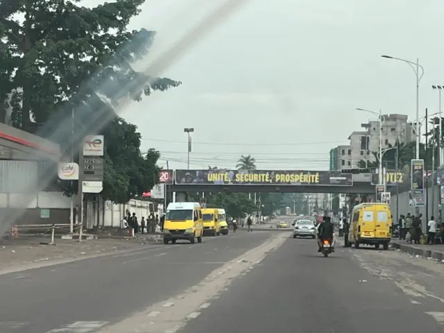 artère de Kinshasa presque déserte de monde