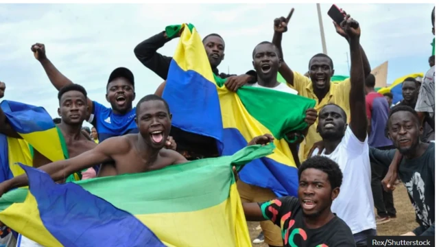 Awọn ọdọ ilu Gabon kun fun ayọ lẹyin ti Nguema bori ninu ibo aarẹ