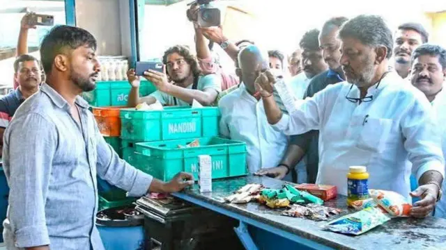 నందిని ఉత్పత్తుల కేంద్రం వద్ద శివకుమార్