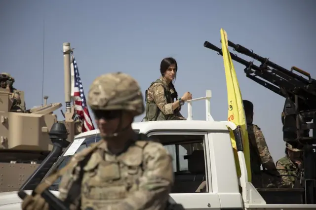 Amerikan askeri ve YPG militanları