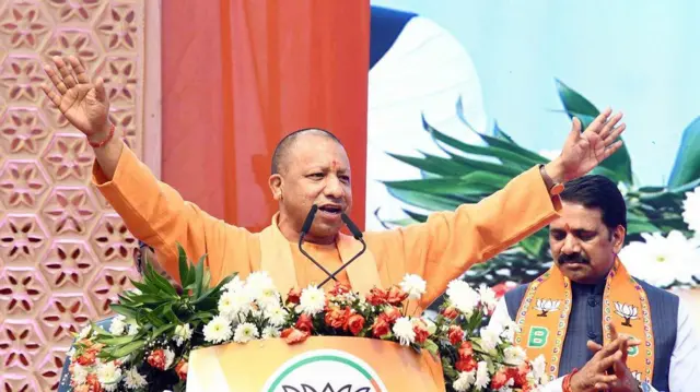 योगी आदित्यनाथ.