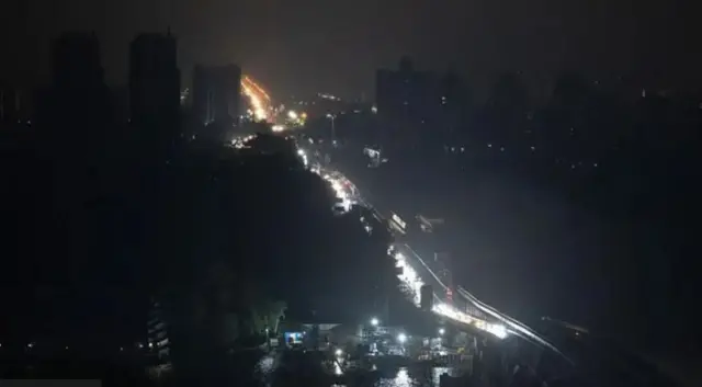 місто в темряві 