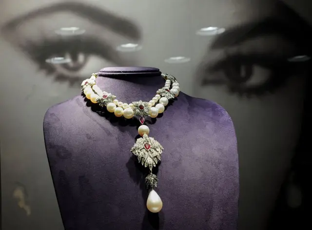 "La Peregrina", um colar Cartier de pérolas, diamantes e rubis que pertenceu à atriz americana Elizabeth Taylor