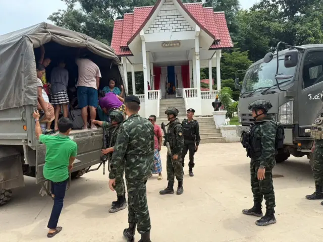 ထိုင်းဘက်ကို တိမ်းရှောင်လာတဲ့ စစ်ဘေးရှောင်တွေကို ထိုင်းစစ်တပ်က ကူညီပေး