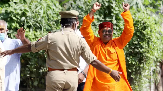 संतोष दुबे