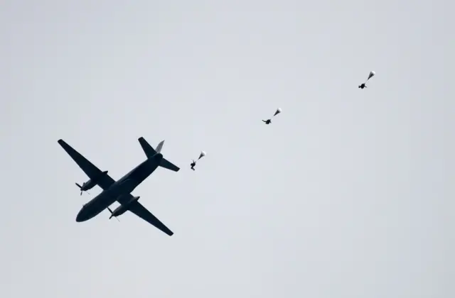 Военный Ан-26 в полете