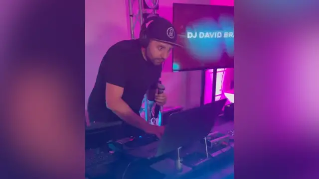 Давид Арахамія під час виступу зі своїм DJ-сетом перед "слугами народу"