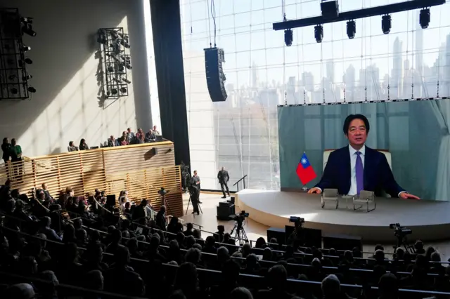 图为12月3日纽约DealBook峰会播放一段预录的赖清德专访影片。