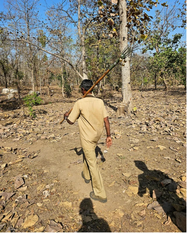 인도의 부족 공동체 사람들 