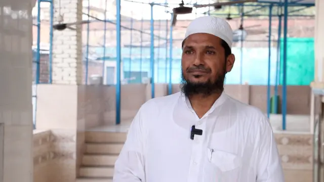 मस्जिद के इमाम कलीम काशफ़ी